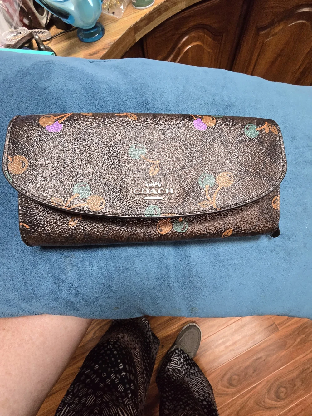 Coach EUC Black & Brown w/ Cherries Design Saffiano Leather Zip Wallet 7.75